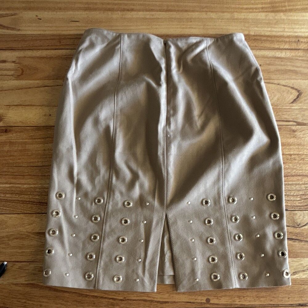 White House Black Market Beige Grommet Pencil Knee Skirt Lined Twill Size 4 - Picture 4 of 8